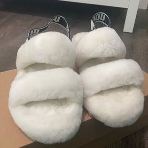 Ugg’s slippers size 8 comes with box